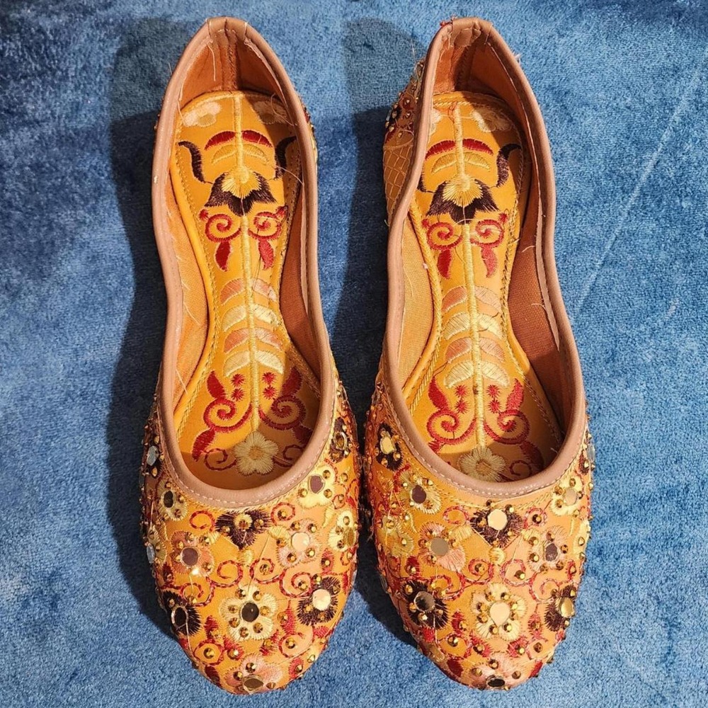 Vintage Embroidered Embellished Indian Jutti Shoes